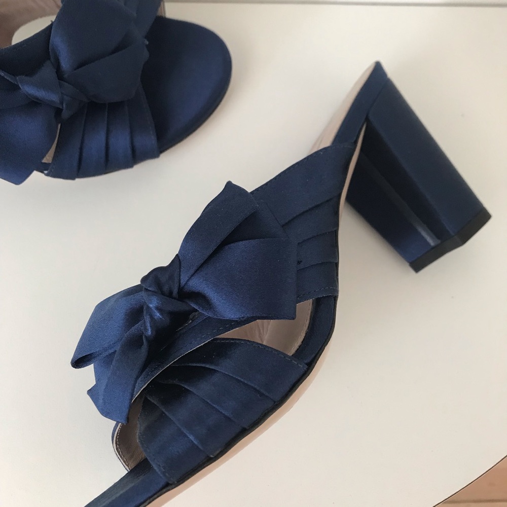 Stuart Weitzman Bow Block Heel Sandals - Picture 4 of 8